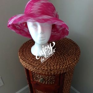 Women's brim hat